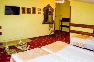 Гостевой дом Гостевой Дом Де Ришелье Одесса Улучшенный трехместный номер (предоставление номера более высокой категории)-4