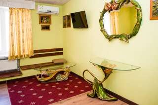 Гостевой дом Гостевой Дом Де Ришелье Одесса Улучшенный двухместный номер более высокой категории с 2 отдельными кроватями-3